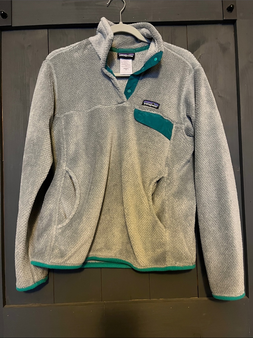 Patagonia Men’s Light Gray Fleece Zip Mock with Teal Trim